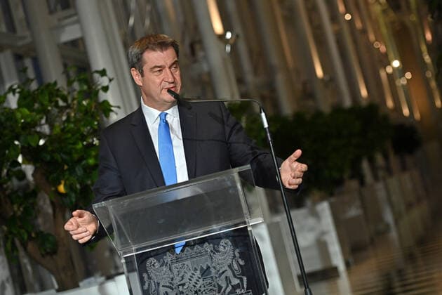 Markus SOEDER Ministerpraesident Bavaria and CSU chairman ,gesture, single picture, cut single motive, half figure, half figure Pressestatement MP Soeder after federation Laender round to Corona on 30 11 2021 in the state chancellery in Munich