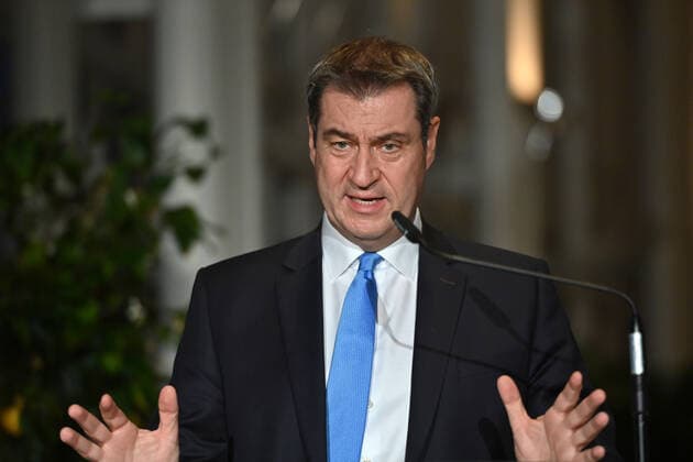 Markus SOEDER Ministerpraesident Bavaria and CSU chairman ,gesture, single picture, cut portrait, portrait, portrait press statement MP Soeder after federal state round to Corona on 30 11 2021 in the state chancellery in Munich