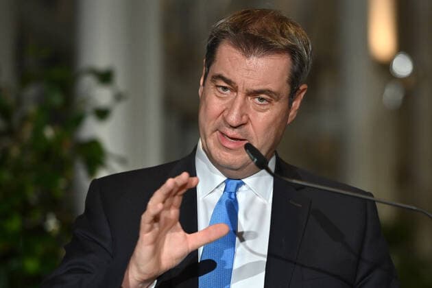 Markus SOEDER Ministerpraesident Bavaria and CSU chairman ,gesture, single picture, cut portrait, portrait, portrait press statement MP Soeder after federal state round to Corona on 30 11 2021 in the state chancellery in Munich