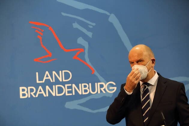 Minister President Dietmar Woidke SPD during a press conference after federal states consultation on tightened measures to contain the coronavirus pandemic, State Chancellery, Potsdam, 30 November 2021 Brandenburg PK Coronavirus