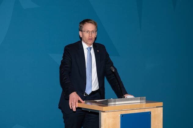 Kiel 30 November 2021, state house Prime Minister Daniel Günther informs in the evening about the todays consultations to the Corona situation during the federation countries switching and gives a short view of the meeting of the Prime Minister conference on Thursday