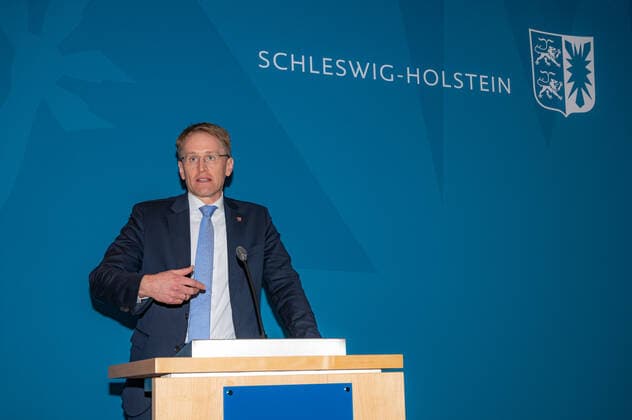 Kiel 30 November 2021, state house Prime Minister Daniel Günther informs in the evening about the todays consultations to the Corona situation during the federation countries switching and gives a short view of the meeting of the Prime Minister conference on Thursday