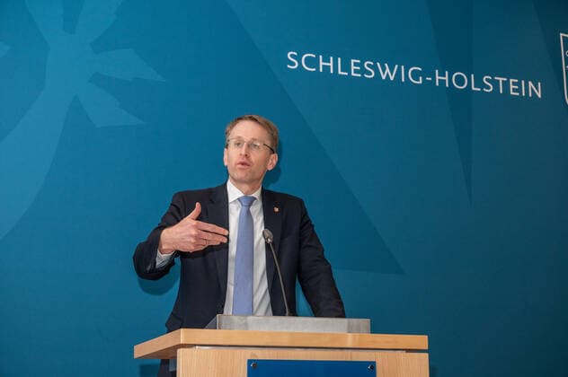 Kiel 30 November 2021, state house Prime Minister Daniel Günther informs in the evening about the todays consultations to the Corona situation during the federation countries switching and gives a short view of the meeting of the Prime Minister conference on Thursday