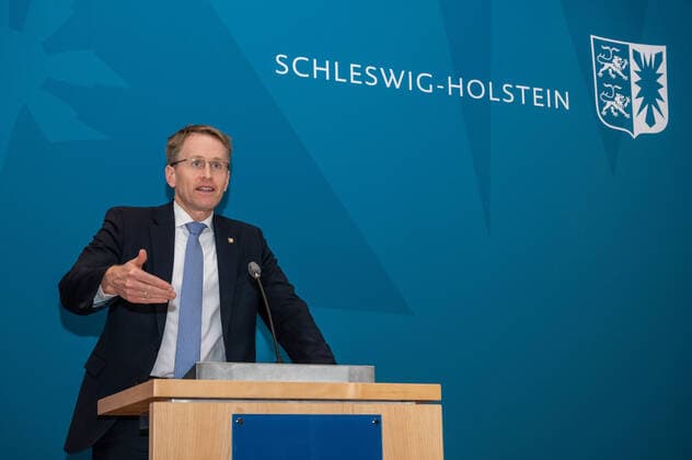 Kiel 30 November 2021, state house Prime Minister Daniel Günther informs in the evening about the todays consultations to the Corona situation during the federation countries switching and gives a short view of the meeting of the Prime Minister conference on Thursday