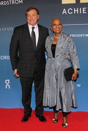 FN Achievement Award in New York NEW YORK, NY- NOVEMBER 30: Blake Krueger and Brenda J. Lauderback at the 35th Annual FN Achievement Award Winners At Cipriani South Street in New York City on November 30, 2021. Copyright: xErikxNielsenx