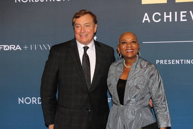 FN Achievement Award in New York NEW YORK, NY- NOVEMBER 30: Blake Krueger and Brenda J. Lauderback at the 35th Annual FN Achievement Award Winners At Cipriani South Street in New York City on November 30, 2021. Copyright: xErikxNielsenx