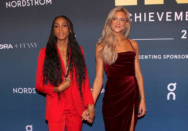 Entertainment Themen der Woche KW48 Entertainment Bilder des Tages FN Achievement Award in New York NEW YORK, NY- NOVEMBER 30: Chloe Abbott and Leah Falland at the 35th Annual FN Achievement Award Winners At Cipriani South Street in New York City on November 30, 2021. Copyright: xErikxNielsenx
