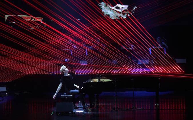 Maksim Mrvica Konzert in Qingdao QINGDAO, CHINA - NOVEMBER 26: Croatian pianist Maksim Mrvica performs onstage during his Maksim Classical Crossover Piano Concert Tour 2021 on November 26, 2021 in Qingdao, Shandong Province of China.  Copyright: xVCGx CFP111359854709