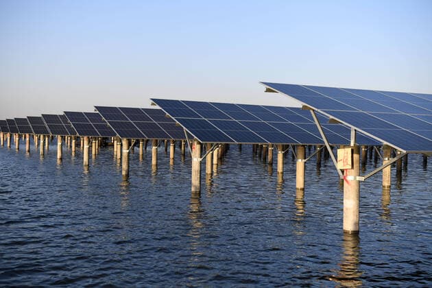 IMAGO Nature: Unsere Erde, Energiequellen, Photovoltaik (211201) -- HEFEI, Dec. 1, 2021 -- Photo taken on Nov. 24, 2021 shows a photovoltaic (PV) power station at Jiangji reservoir in Feidong County of Hefei, east China s Anhui Province. A PV power station with a designed installed capacity of 50 megawatts at Jiangji reservoir in Hefei was successfully connected to the grid on Nov. 30. ) CHINA-ANHUI-HEFEI-PV POWER STATION-OPERATION (CN) LiuxJunxi 