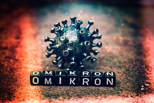 PHOTOMONTAGE, coronavirus with writing Omikron, symbol photo Omikron variant B 1 1 529 ** NUR FUER REDAKTIONELLE ZWECKE ** EDITORIAL USE ONLY **