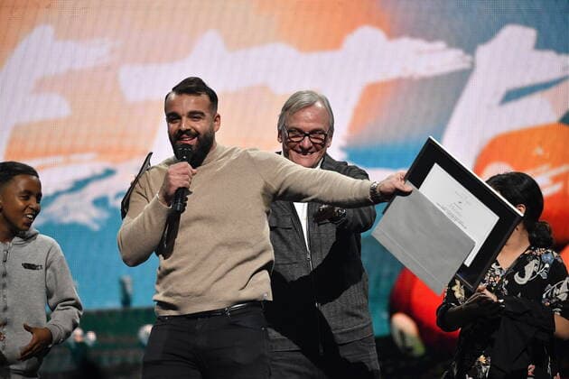Tim Avicii Bergling s father Klas Bergling with Mohammed Ali from the leisure center Minimix in Hammarkullen in Gothenburg, who received the newly established annual prize from the Tim Berglind Foundation of SEK 50,000 and a painting by the artist Maxi Svensson Together For A Better Day at Avicii Arena, a concert to dr  Copyright: xAndersxWiklund TTx TOGETHER FOR A BETTER DAY