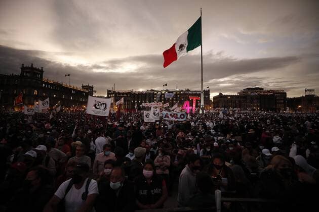 Thousands of citizens attend the third report of the Government of the President of Mexico, Andrés Manuel López Obrador in the Zocalo in Mexico City, Mexico, 01 December 2021. Lopez Obrador declared this Wednesday that his Government is standing despite the covid-19 pandemic during an event with more than 100,000 people to celebrate the first three years of his six-year term. Friends, friends, as in the best of times, we return to concentrate in this democratic Zocalo of the capital of the Republic. Today we celebrate 3 years of Government and we are standing despite the pandemic that has caused us so much pain , he said. Lopez Obrador says his Government is standing up despite the pandemic !ACHTUNG: NUR REDAKTIONELLE NUTZUNG!  Copyright: xJoséxMéndezx MEX8898 20211202-9bf5c73d62d5cab4c62e457b78d9a4bbbffe7c4d