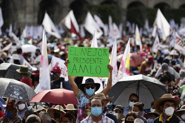 Thousands of citizens attend the third report of the Government of the President of Mexico, Andrés Manuel López Obrador in the Zocalo in Mexico City, Mexico, 01 December 2021. Lopez Obrador declared this Wednesday that his Government is standing despite the covid-19 pandemic during an event with more than 100,000 people to celebrate the first three years of his six-year term. Friends, friends, as in the best of times, we return to concentrate in this democratic Zocalo of the capital of the Republic. Today we celebrate 3 years of Government and we are standing despite the pandemic that has caused us so much pain , he said. Lopez Obrador says his Government is standing up despite the pandemic !ACHTUNG: NUR REDAKTIONELLE NUTZUNG!  Copyright: xJoséxMéndezx MEX8820 20211202-0b175e22ad731e062bfea7585ac31d6b42c5b258