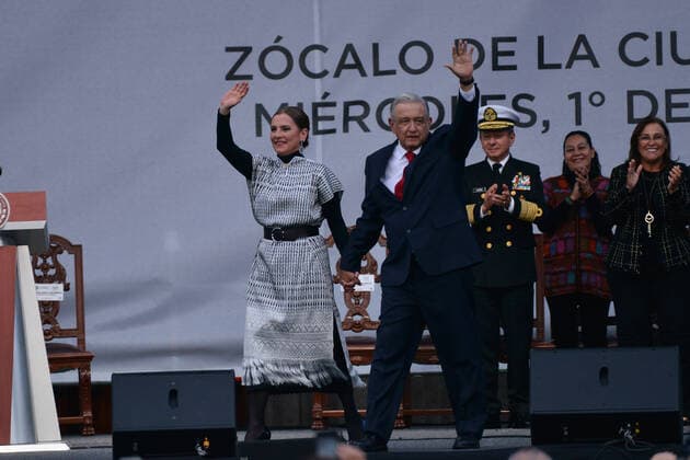 President Lopez Obrador Holds Third Annual Report On State Of The Nation MEXICO CITY, MEXICO - DECEMBER 1, 2021: Mexico s President Andres Manuel Lopez Obrador with his wife Beatriz Gutierrez Mueller arrives at his third state of the nation report to Celebrates three years In Presidency at Mexico City Zocalo. On December 1, 2021 in Mexico City, Mexico. (Photo by Carlos Tischler Eyepix Group) Copyright: xCarlosxTischlerx xEyepixxGroupx EYEPIXGROUP_CT_01122021_20328