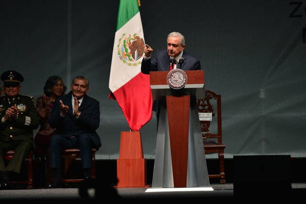 President Lopez Obrador Holds Third Annual Report On State Of The Nation MEXICO CITY, MEXICO - DECEMBER 1, 2021: Mexico s President Andres Manuel Lopez Obrador, gestures while speaking during his third state of the nation report to Celebrates three years In Presidency at Mexico City Zocalo. On December 1, 2021 in Mexico City, Mexico. (Photo by Carlos Tischler Eyepix Group) Copyright: xCarlosxTischlerx xEyepixxGroupx EYEPIXGROUP_CT_01122021_20386