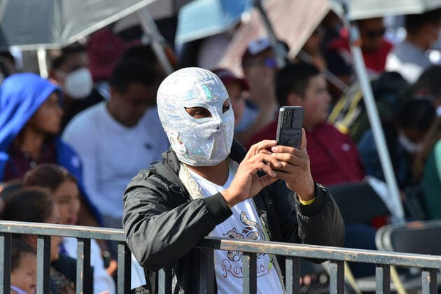 President Lopez Obrador Holds Third Annual Report On State Of The Nation MEXICO CITY, MEXICO - DECEMBER 1, 2021: A person supports Mexico s President, Andres Manuel Lopez Obrador during the Lopez Obrador third state of the nation report to Celebrates three years In Presidency at Mexico City Zocalo. On December 1, 2021 in Mexico City, Mexico. (Photo By Carlos Tischler Eyepix Group) Copyright: xCarlosxTischlerx xEyepixxGroupx EYEPIXGROUP_CT_01122021_20348