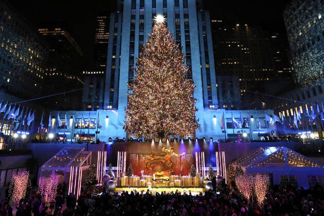 Bilder des Jahres 2021, News 12 Dezember News Themen der Woche KW48 News Bilder des Tages The Rockefeller Center Christmas tree lights are turned on for the first time at the 89th annual Christmas Tree Lighting Ceremony at Rockefeller Center in New York City on Wednesday, December 1st, 2021.  NYP20211201506 PeterxFoley