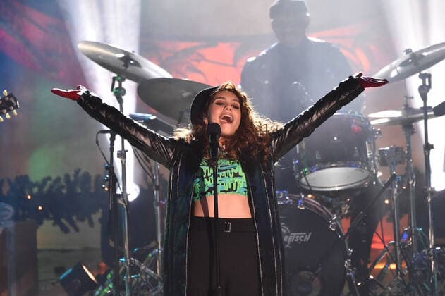 Bilder des Jahres 2021, Entertainment 12 Dezember Entertainment Themen der Woche KW48 Entertainment Bilder des Tages NEW YORK, NY- DECEMBER 1: Alessia Cara performs at the 2021 Rockefeller Center Christmas Tree Lighting Ceremony in New York City on December 1, 2021. Copyright: xJohnxPalmerx