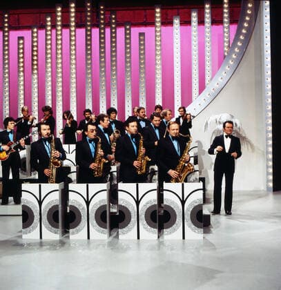 Max Greger Max Greger, deutscher Saxophonist, Big-Band-Leader und Jazz-Musiker, und sein Orchester bei einem Fernsehauftritt, Deutschland 1979. German saxophinist, Big Band Leader and jazz musician Max Greger with his orchestra performing on German TV, Germany 1979., Deutschland Copyright: ArthurxGrimm UnitedArchives82007024 EDITORIAL USE ONLY