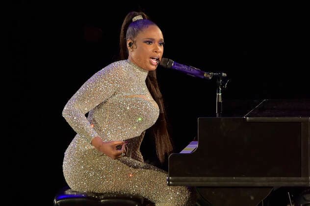 Jennifer Hudson live at AHF World AIDS Day 2021 concert at The Forum Inglewood, 01 12 2021. Foto:xD.xStarbuckx xFuturexImage
