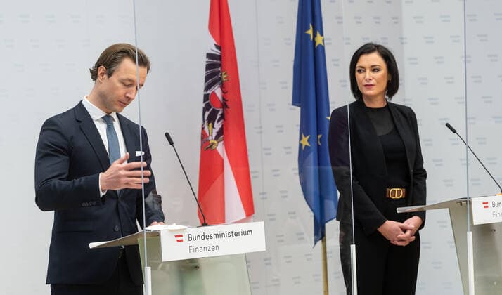 20211202 Press conference by the Minister of Finance on news about the Corona Aids VIENNA, AUSTRIA - DECEMBER 2: Finance Minister Gernot Bluemel (OEVP} and minister of agriculture Elisabeth Koestinger (OEVP) at a press conference concerning news about the Corona Aids at Ministry of Finance on December 2, 2021 in Vienna, Austria. WIEN, OESTERREICH - 2. DEZEMBER: Finanzminister Gernot Bluemel (OEVP) und Landwirtschaftsministerin Elisabeth Koestinger (OEVP) bei einer Pressekonfernz zu Aktuellem bei den Corona-Hilfen im Finanzministerium am 2. Dezember 2021 in Wien, Oesterreich. 211202_SEPA_32_027 Copyright: xMartinxJuenx SEPAxMedia