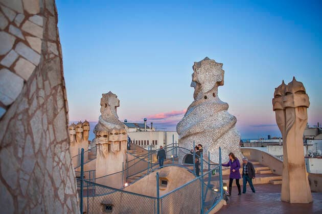 Tourists, rooftop Chimneys in Casa Mila, La Pedrera, Barcelona, Catalonia, Spain Barcelona Barcelona Spain Copyright: xLucasxVallecillosx xVWPicsx LVM-Bc.Cmi.2906
