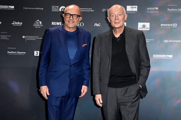 Stefan Schulze Hausmann and Hans Joachim Schellnhuber at the presentation of the German Sustainability Award Design 2021 at the Maritim Hotel Düsseldorf, 02 12 2021 Foto:xF.xKernx xFuturexImage