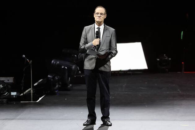 AHF World AIDS Day 2021 Concert - Show AHF President Michael Weinstein speaks onstage at the AHF (AIDS Healthcare Foundation) World AIDS Day 2021 Concert held at The Forum on December 1, 2021 in Inglewood, Los Angeles, California, United States. Inglewood California United States  Copyright: xImagexPressxAgencyx originalFilename:collin-ahfworld211202_npTmE.jpg