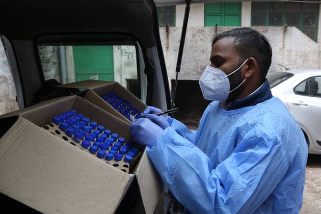 NEW DELHI, INDIA - DECEMBER 2: A health worker seen taking a swab sample for Covid-19 test at Anand Parbat, on December 2, 2021 in New Delhi, India. (Photo by Sanchit Khanna Hindustan Times) Daily Life Amid Coronavirus Pandemic In India