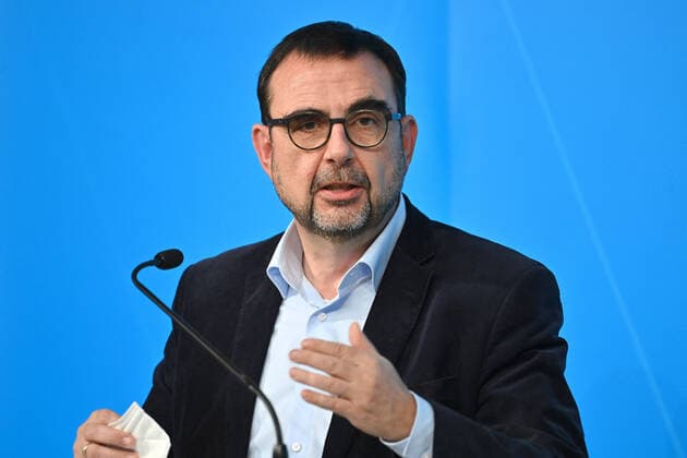 Klaus HOLETSCHEK CSU,Minister of Health Bavaria ,Gesture, single image,cropped single image,portrait,portrait press conference of the Bavarian State Government on 03 12 2021 in the Prinz Carl Palais in Munich