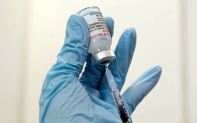 Vaccinations Schoenefeld, 03 12 2021 A syringe is drawn up with the active substance Moderna against Covid19 in a vaccination centre Schoenefeld Brandenburg