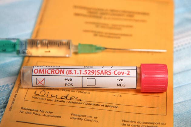 Freiburg themed picture Omicron, Omicron variant, Omicron, mutant, new virus variant with test tube, test tube themed picture Omicron, Omicron variant, Omicron, mutant, new virus variant with test tube, test tube Omicron, Omicron, SARS Cov 2, B Copyright: xFleigx xEibner-Pressefotox EP_dfg