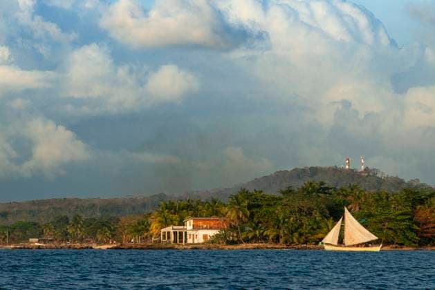 Fisher sailing boat near the coast in Corn Island, Caribbean Sea, Nicaragua, Central Nicaragua Copyright: xSergixReboredox xVWPicsx SRE-068-CY1070