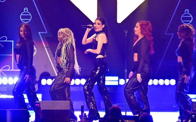 December 3, 2021, Inglewood, CA, USA: INGLEWOOD, CALIFORNIA - DECEMBER 03: Dixie D Amelio performs onstage during 102.7 KIIS FM s Jingle Ball 2021 Presented By Capital One at The Forum on December 03, 2021 in Inglewood, California. Inglewood USA - ZUMAs181 20211203_zea_s181_005 Copyright: xImagespacex