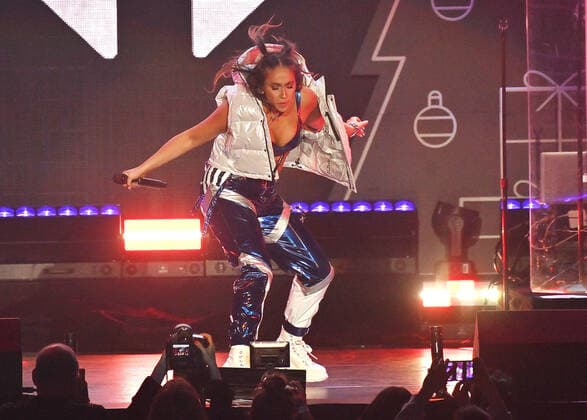 December 3, 2021, Inglewood, CA, USA: INGLEWOOD, CALIFORNIA - DECEMBER 03: Tate McRae performs onstage during 102.7 KIIS FM s Jingle Ball 2021 Presented By Capital One at The Forum on December 03, 2021 in Inglewood, California. Inglewood USA - ZUMAs181 20211203_zea_s181_018 Copyright: xImagespacex