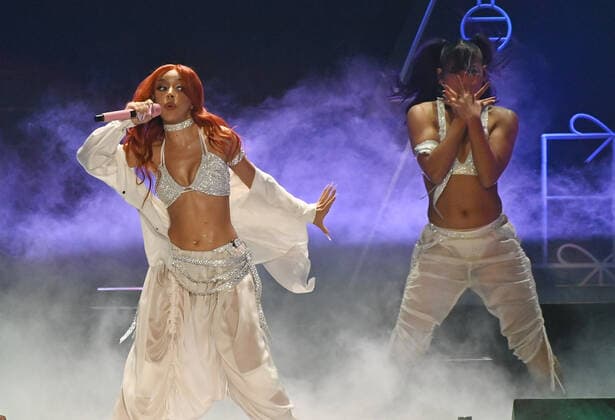 December 3, 2021, Inglewood, CA, USA: INGLEWOOD, CALIFORNIA - DECEMBER 03: Doja Cat performs onstage during 102.7 KIIS FM s Jingle Ball 2021 Presented By Capital One at The Forum on December 03, 2021 in Inglewood, California. Inglewood USA - ZUMAs181 20211203_zea_s181_081 Copyright: xImagespacex