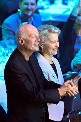 Hans Joachim Schellnhuber and Ursula von der Leyen at the presentation of the 14 German Sustainability Award 2021 at the Maritim Hotel Düsseldorf, 03 12 2021 Foto:xF.xKernx xFuturexImage