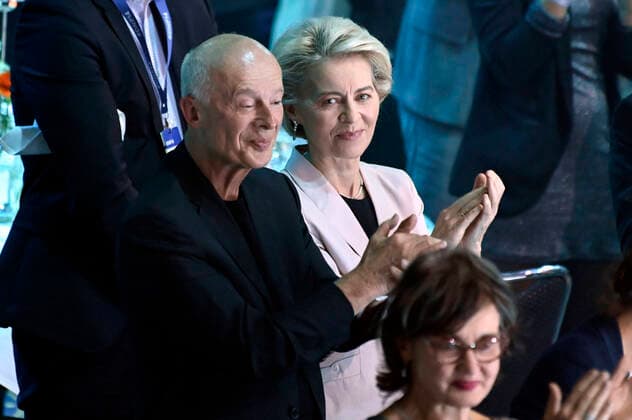 Hans Joachim Schellnhuber and Ursula von der Leyen at the presentation of the 14 German Sustainability Award 2021 at the Maritim Hotel Düsseldorf, 03 12 2021 Foto:xF.xKernx xFuturexImage