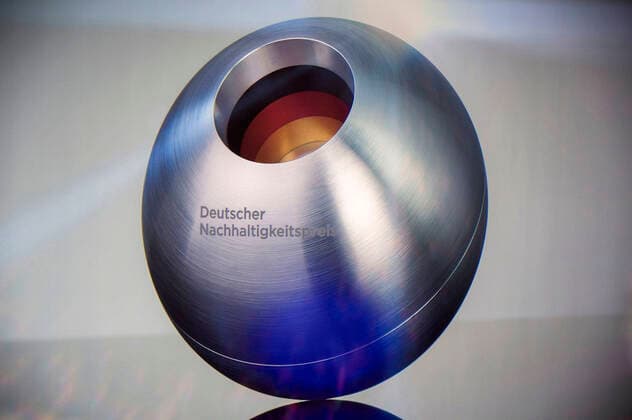 The prize at the award ceremony of the 14 German Sustainability Award 2021 at the Maritim Hotel Düsseldorf, 03 12 2021 Foto:xR.xSchmiegeltx xFuturexImage