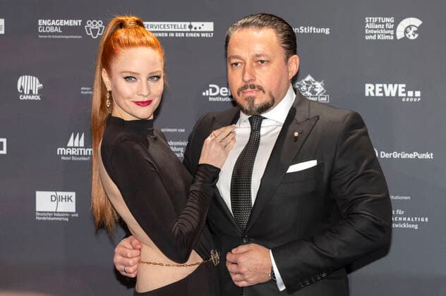Barbara Meier with husband Klemens Hallmann at the award ceremony of the 14 German Sustainability Award 2021 at the Maritim Hotel Düsseldorf, 03 12 2021 Foto:xR.xSchmiegeltx xFuturexImage