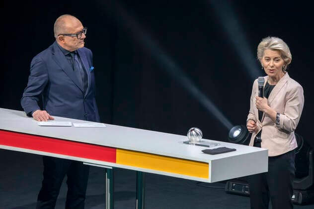 Stefan Schulze Hausmann and Ursula von der Leyen at the presentation of the 14 German Sustainability Award 2021 at the Maritim Hotel Düsseldorf, 03 12 2021 Foto:xR.xSchmiegeltx xFuturexImage