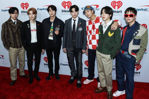 iHeartRadio 102.7 KIIS FM s Jingle Ball 2021 V, Suga, Jin, Jungkook, RM, Jimin and J-Hope of BTS arrive at iHeartRadio 102.7 KIIS FM s Jingle Ball 2021 Presented By Capital One held at The Forum on December 3, 2021 in Inglewood, Los Angeles, California, United States. Inglewood California United States  Copyright: xImagexPressxAgencyx originalFilename:collin-iheartra211204_nphCX.jpg