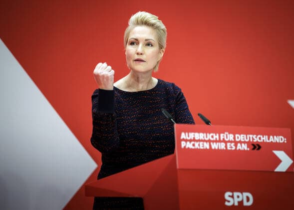 Manuela Schwesig, Ministerpraesidentin von Mecklenburg-Vorpommern, aufgenommen auf dem digitalen Sonderparteitag der SPD zur Abstimmung ueber den Koalitionsvertrag in Berlin, 04.12.2021. Berlin Deutschland *** Manuela Schwesig, State Premier of Mecklenburg Vorpommern, recorded at the SPDs special digital party conference to vote on the coalition agreement in Berlin, 04 12 2021 Berlin Germany Copyright: xJaninexSchmitz photothek.dex