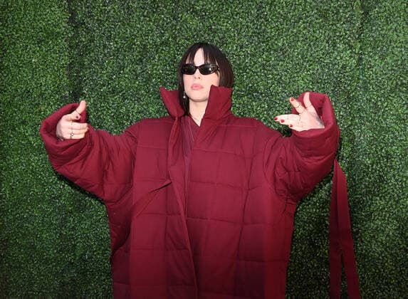 December 4, 2021, Los Angeles, CA, USA: LOS ANGELES, CALIFORNIA - DECEMBER 04: Billie Eilish attends the Variety 2021 Music Hitmakers Brunch Presented By Peacock and GIRLS5EVA at City Market Social House on December 04, 2021 in Los Angeles, California. Los Angeles USA - ZUMAs181 20211204_zea_s181_018 Copyright: xImagespacex