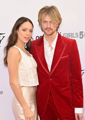 December 4, 2021, Los Angeles, CA, USA: LOS ANGELES, CALIFORNIA - DECEMBER 04: Claudia Sulewski, FINNEAS, Finneas O Connell attend the Variety 2021 Music Hitmakers Brunch Presented By Peacock and GIRLS5EVA at City Market Social House on December 04, 2021 in Los Angeles, California. Los Angeles USA - ZUMAs181 20211204_zea_s181_103 Copyright: xImagespacex