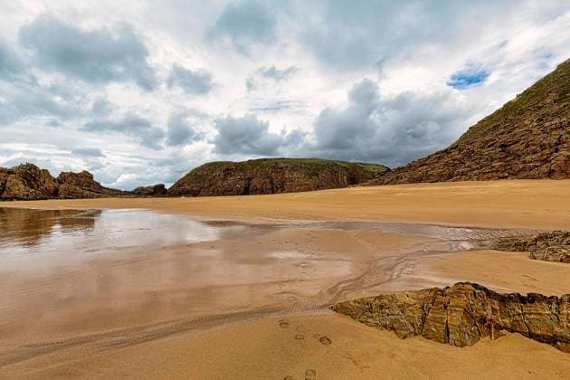 Boyeeghter Strand, Murder Hole Beach, dramatischer Wolkenhimmel, Downings, Sheephaven Bay, Halbinsel Rosguill, Donegal, Irland, Europa *** Boyeeghter Beach, Murder Hole Beach, dramatic cloudy sky, Downings, Sheephaven Bay, Rosguill Peninsula, Donegal, Ireland, Europe Copyright: imageBROKER AngelaxtoxRoxel ibxato07182279.jpg