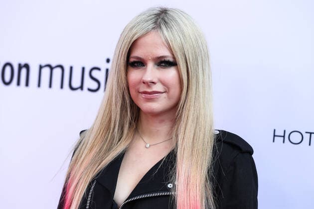 Variety 2021 Music Hitmakers Brunch Singer Avril Lavigne arrives at the Variety 2021 Music Hitmakers Brunch presented by Peacock and Girls5eva and sponsored by IHG Hotels and Resorts held at the City Market Social House on December 4, 2021 in Los Angeles, California, United States. Los Angeles California United States  Copyright: xImagexPressxAgencyx originalFilename:collin-variety2211205_np6YQ.jpg