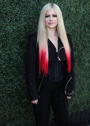 Variety 2021 Music Hitmakers Brunch Singer Avril Lavigne arrives at the Variety 2021 Music Hitmakers Brunch presented by Peacock and Girls5eva and sponsored by IHG Hotels and Resorts held at the City Market Social House on December 4, 2021 in Los Angeles, California, United States. Los Angeles California United States  Copyright: xImagexPressxAgencyx originalFilename:collin-variety2211205_npW6U.jpg