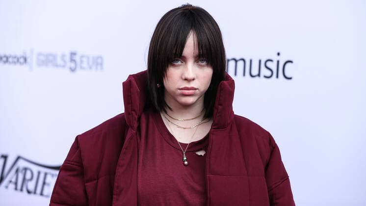 Variety 2021 Music Hitmakers Brunch Singer Billie Eilish arrives at the Variety 2021 Music Hitmakers Brunch presented by Peacock and Girls5eva and sponsored by IHG Hotels and Resorts held at the City Market Social House on December 4, 2021 in Los Angeles, California, United States. Los Angeles California United States  Copyright: xImagexPressxAgencyx originalFilename:collin-variety2211205_nplyS.jpg