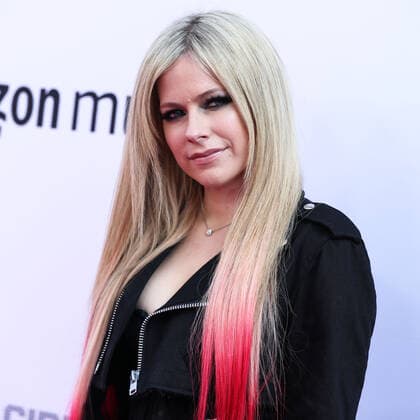 Variety 2021 Music Hitmakers Brunch Singer Avril Lavigne arrives at the Variety 2021 Music Hitmakers Brunch presented by Peacock and Girls5eva and sponsored by IHG Hotels and Resorts held at the City Market Social House on December 4, 2021 in Los Angeles, California, United States. Los Angeles California United States  Copyright: xImagexPressxAgencyx originalFilename:collin-variety2211205_np5nB.jpg